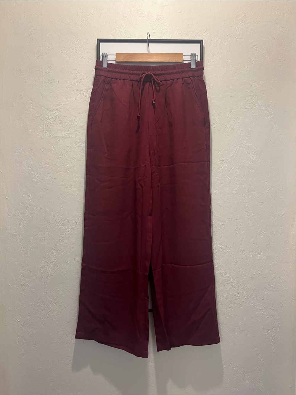HALARA High Waisted Wide Leg Linen-Feel Pants in Zinfandel - Picture 4 of 5